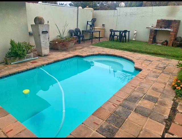 7 BEDROOM HOUSE FOR SALE IN FARRARMERE